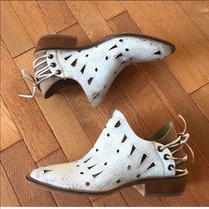 Super cute New distressed leather slip ons